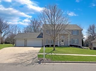 3005 Countryside Ln, Freeport, IL 61032