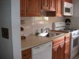 55 Gills Ln UNIT 12, Iselin, NJ 08830