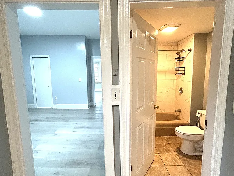 21-23 Weston St #1 — Photo 3