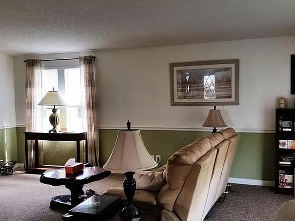 3rd image of 1249 E Schwartz Blvd