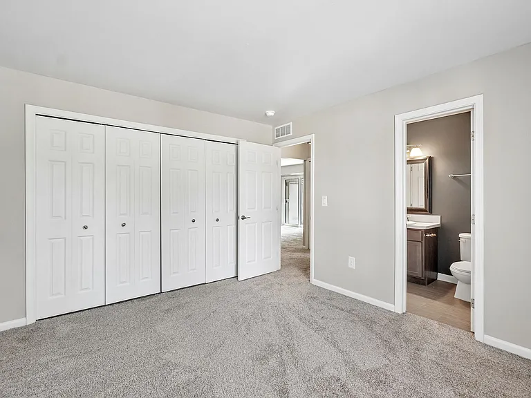 Pointe West Apartments — Photo 45