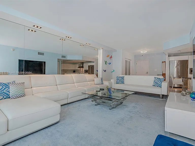 2301 Collins Ave #1506 — Photo 7