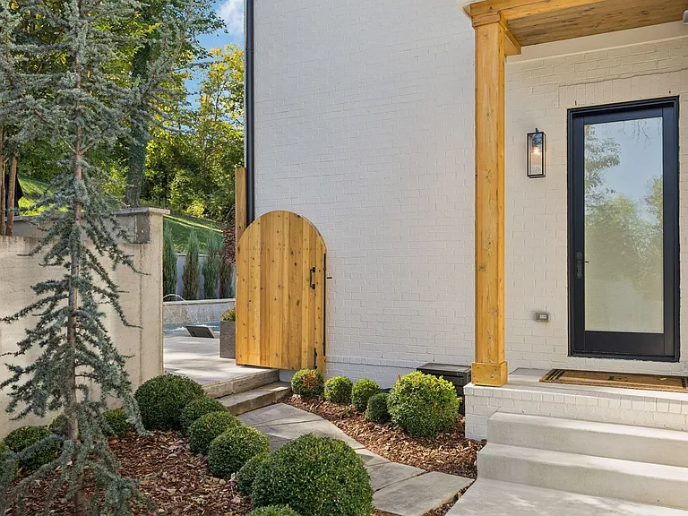1323 Harding Pl — Photo 71