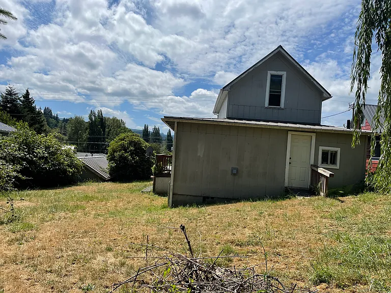 350 NE 6th St — Photo 4