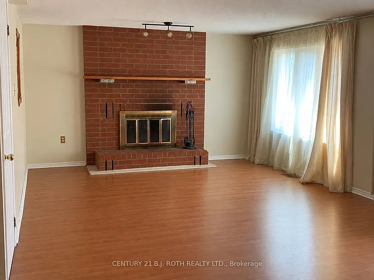 29 Irwin Dr — Photo 3