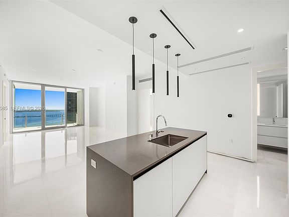 4th image of 300 Biscayne Boulevard Way #4605