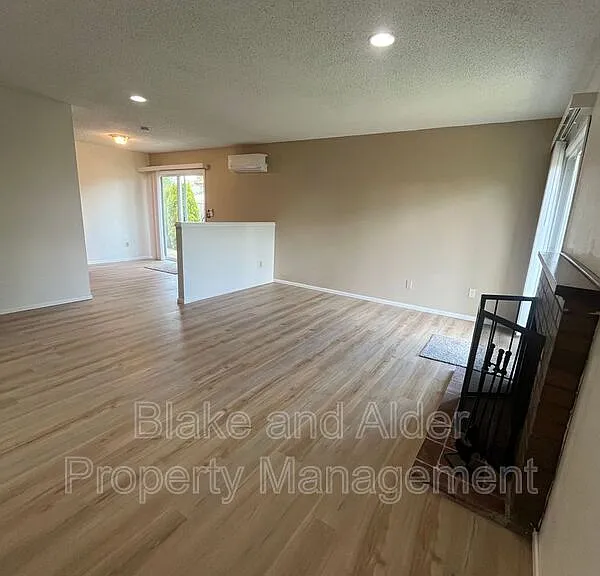 5531 SW Lombard Ave — Photo 6