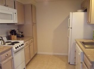 100C Danbury Rd #2L, Ridgefield, CT 06877