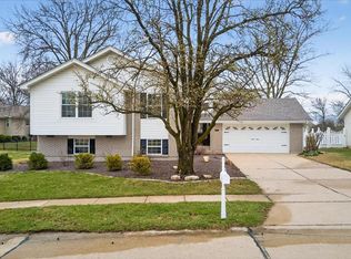 16858 Babler View Dr, Ballwin, MO 63011