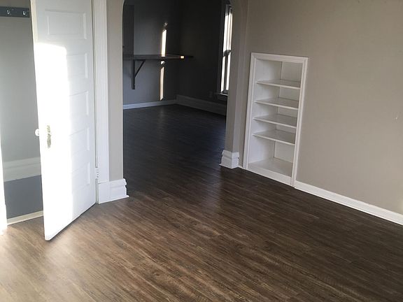 4th image of 1567 Dewey Ave
