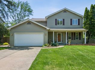 2142 N Summit St, Wheaton, IL 60187