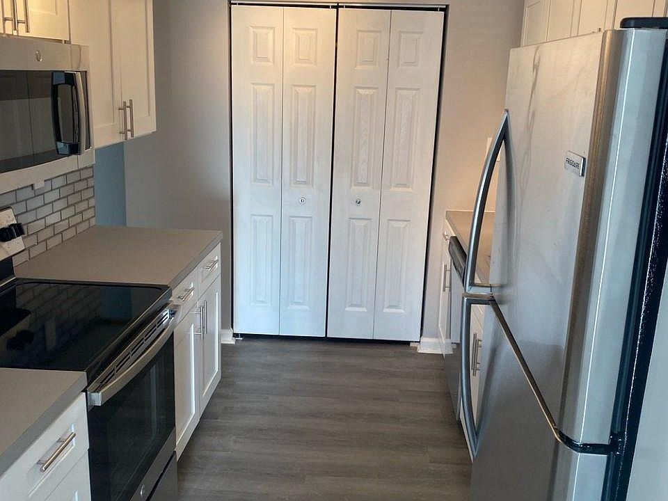 2nd image of 759 Glencross Dr #293