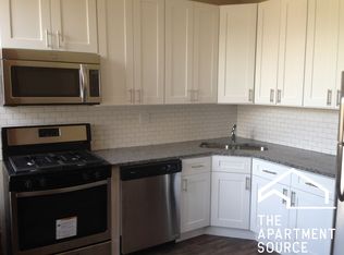 1358 W Barry Ave #2H, Chicago, IL 60657