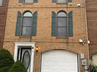 13 Victoria Sq, Frederick, MD 21702
