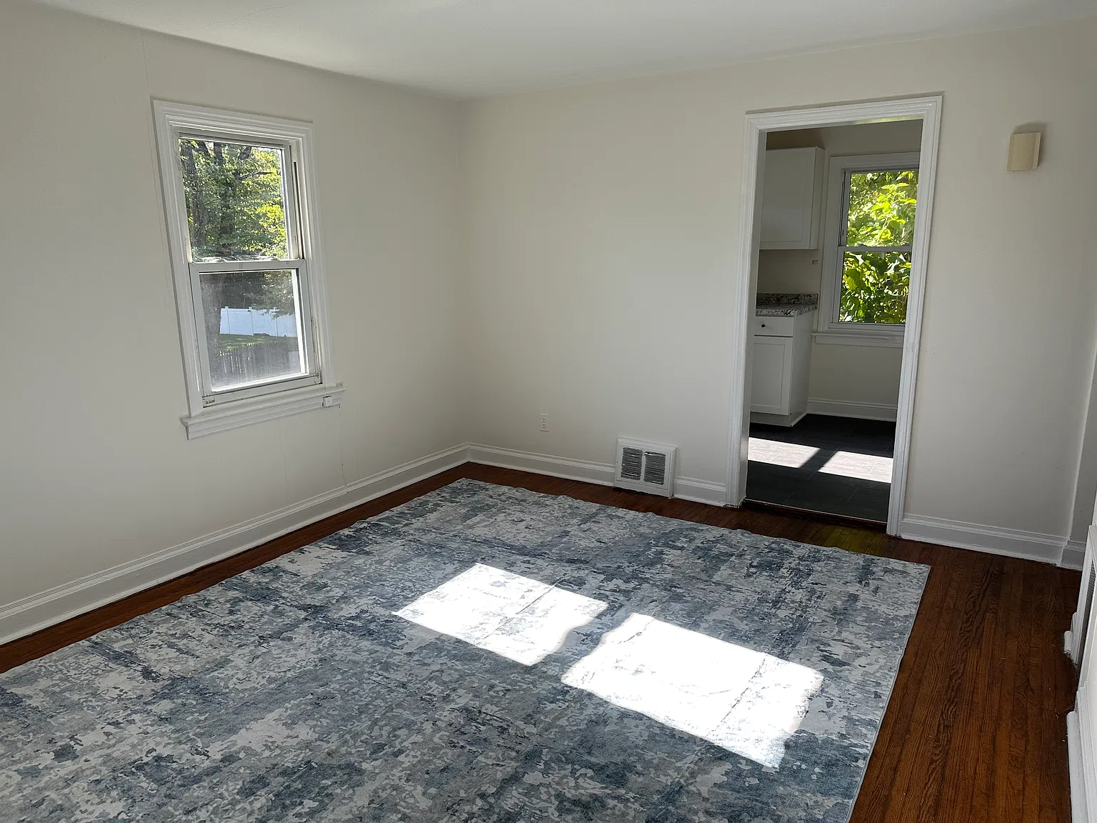 2 bed, 750 sqft, $1,800 — Photo 2