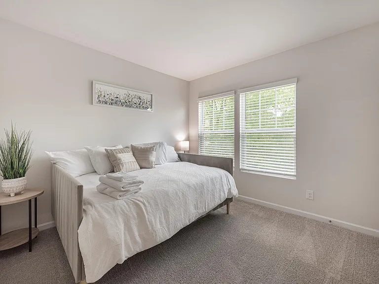 1140 Eastway Dr — Photo 26