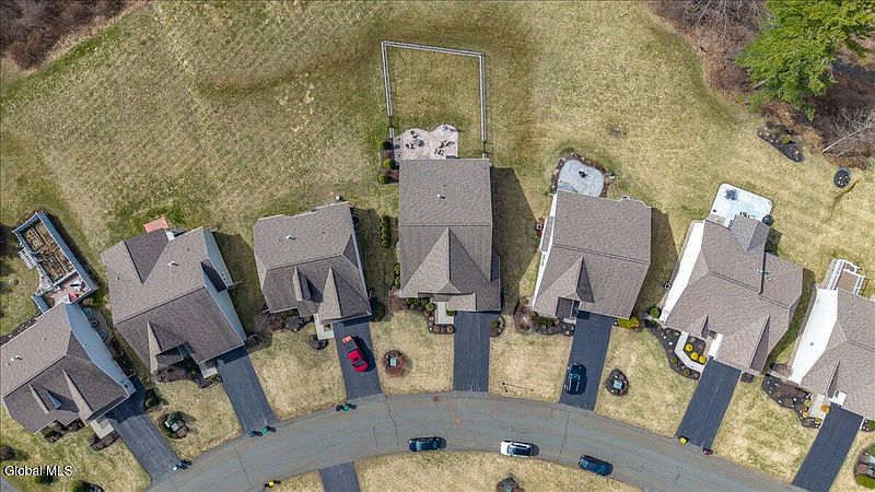 4th image of 45 Somerset Drive