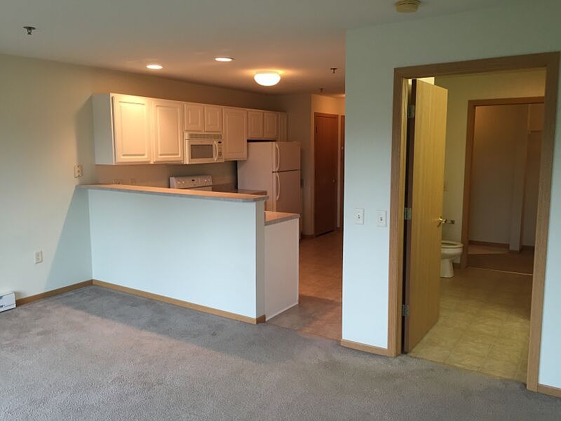 1st image of 290 Prairie Heights Dr APT 105