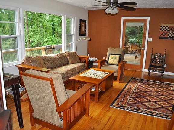 Living Room (Mountain View)