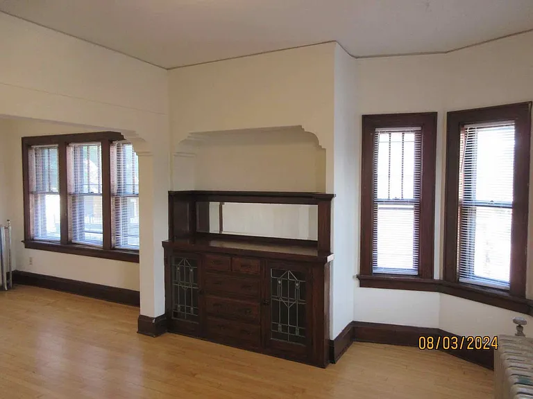 901 E Wright St — Photo 3