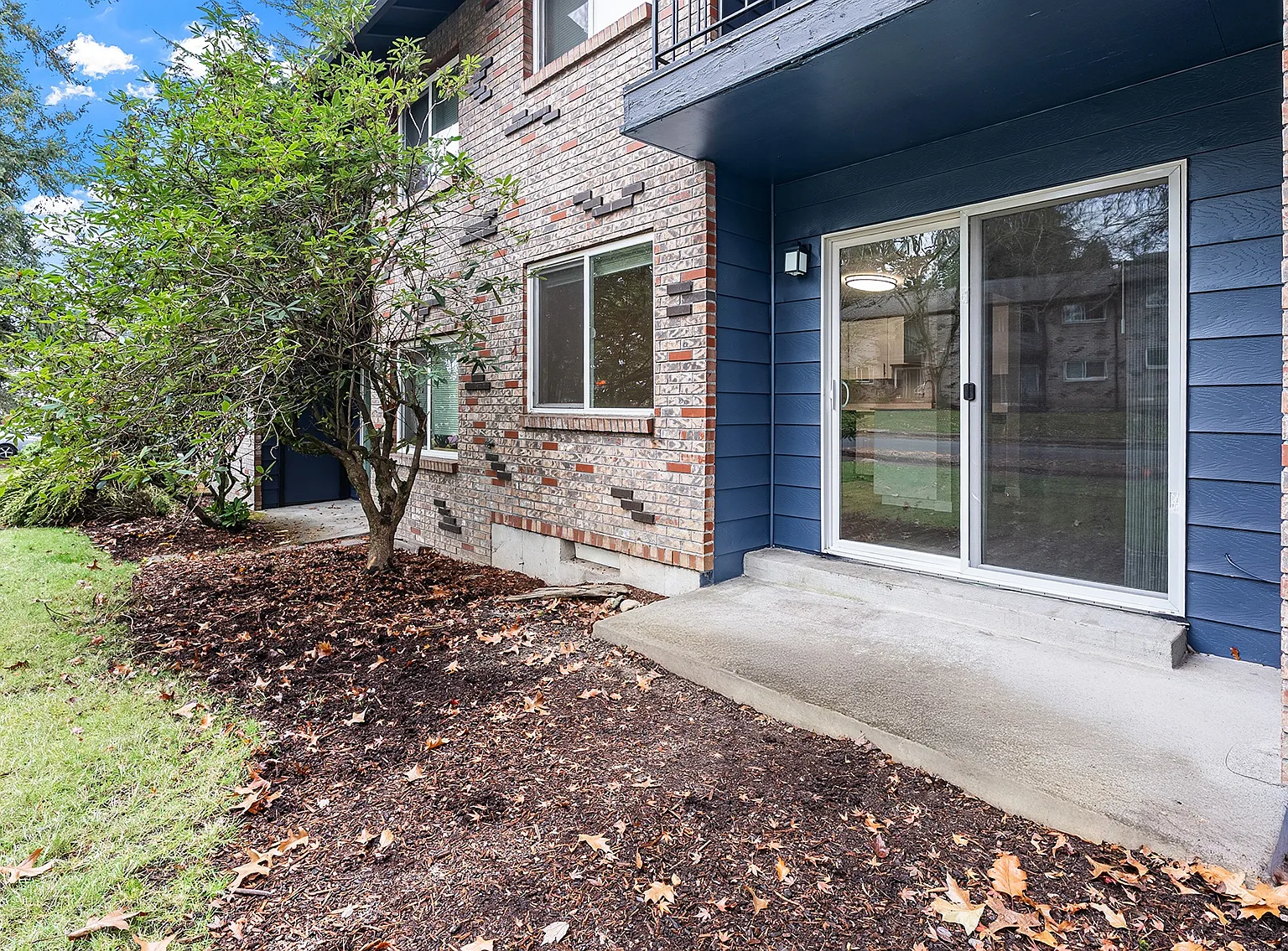 Royal Pines — Photo 3
