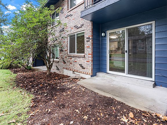 3rd image of 9555 SW Allen Blvd #5