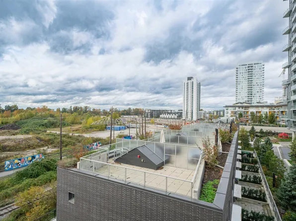 8575 Rivergrass Dr #561, Vancouver, BC V5S 0H4