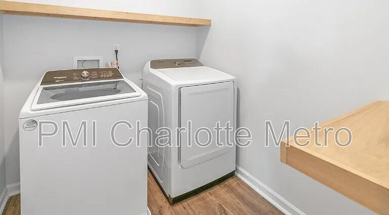 8019 Rowling Dr — Photo 14