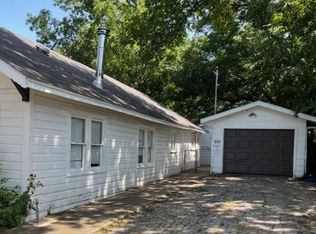 819 Bishop St, Commerce, TX 75428