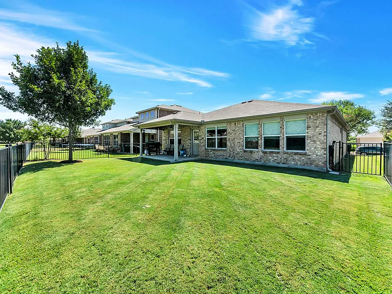 15944 Blaketree Dr — Photo 19