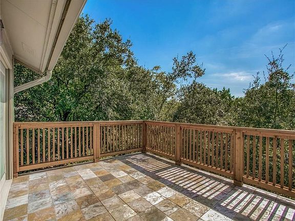 2nd image of 807 Cedar Park Dr