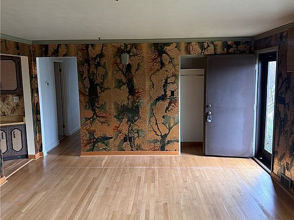 4th image of 490 Sylvan Dr