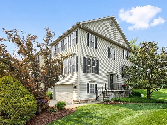 2nd image of 2733 Hunt Club Dr #73