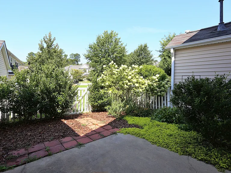 915 Cinnamon Dr — Photo 31