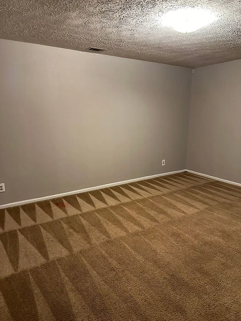 929 Live Oak Drive — Photo 2