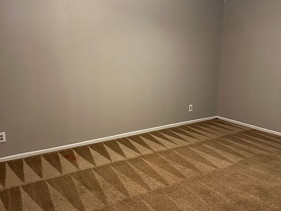 2nd image of 929 Live Oak Dr APT B