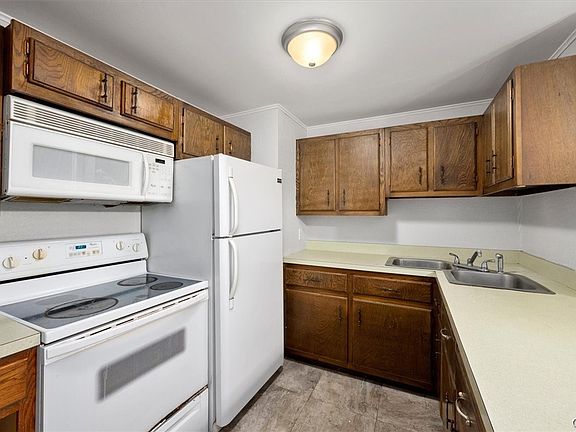 2nd image of 2 Morris Cir