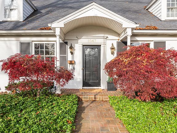 5th image of 1047 Gladstone Dr SE