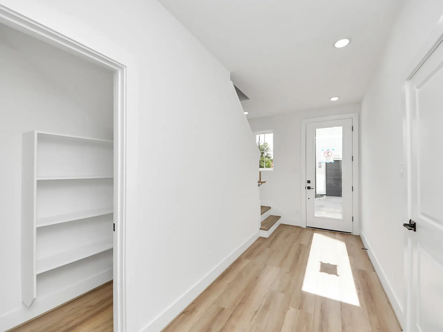 3 bed, 3.5 bath, 1872 sqft, $2,499 — Photo 2