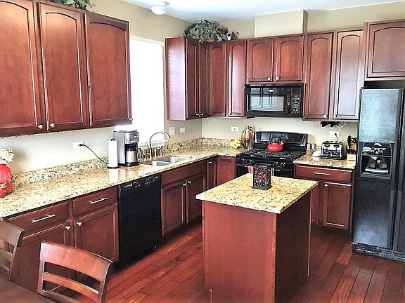 3rd image of 10 W Briarwood Dr