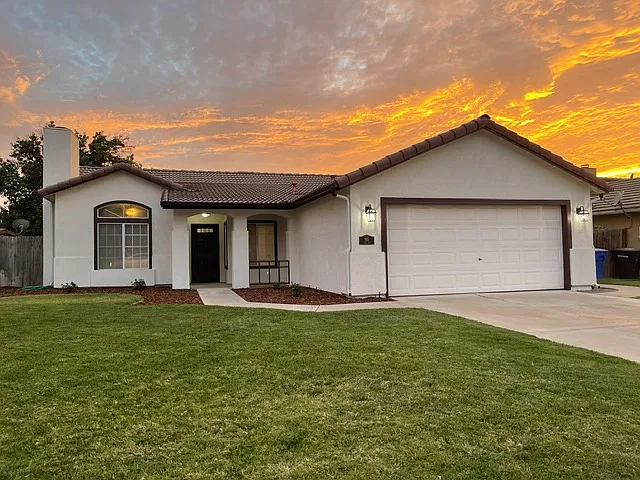 845 E Julia Way