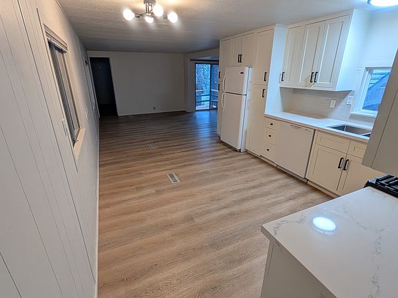 3rd image of 391 Montclair Dr Space 198
