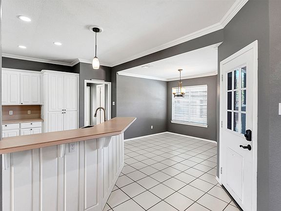 5th image of 9219 Hanging Moss Dr