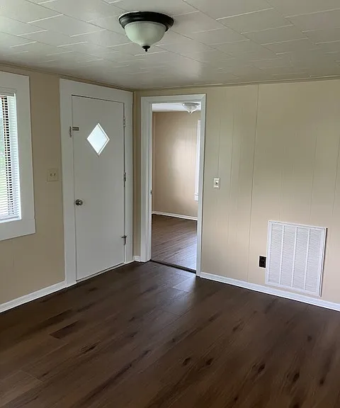 201 Rogers Cir — Photo 7