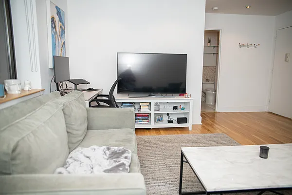 Rented by New York City Moves Team LLC | media 3