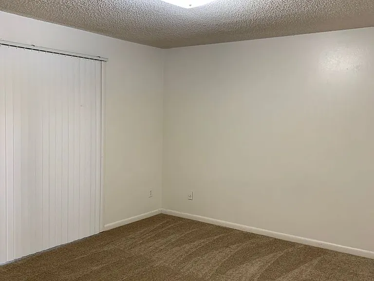 12125 Napiers Cir — Photo 5