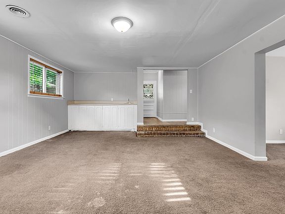 5th image of 3761 University St