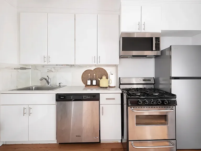 90 Thompson St #F4 — Photo 5