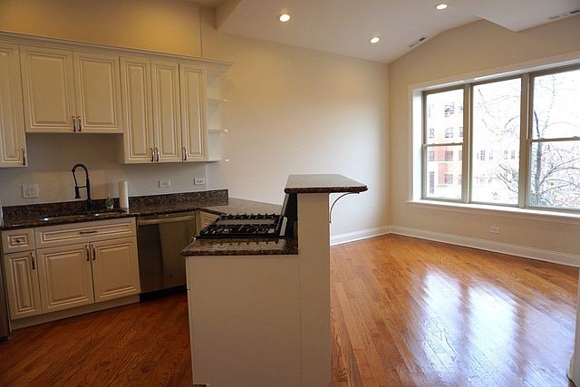 2nd image of 2839 W Cortez St #3