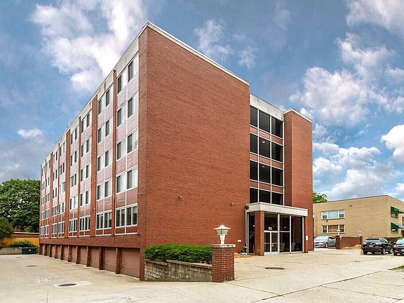 4th image of 211 N Portage Path APT 205